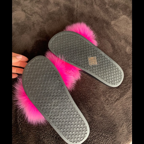 NWOT Fur slides - Picture 9 of 9